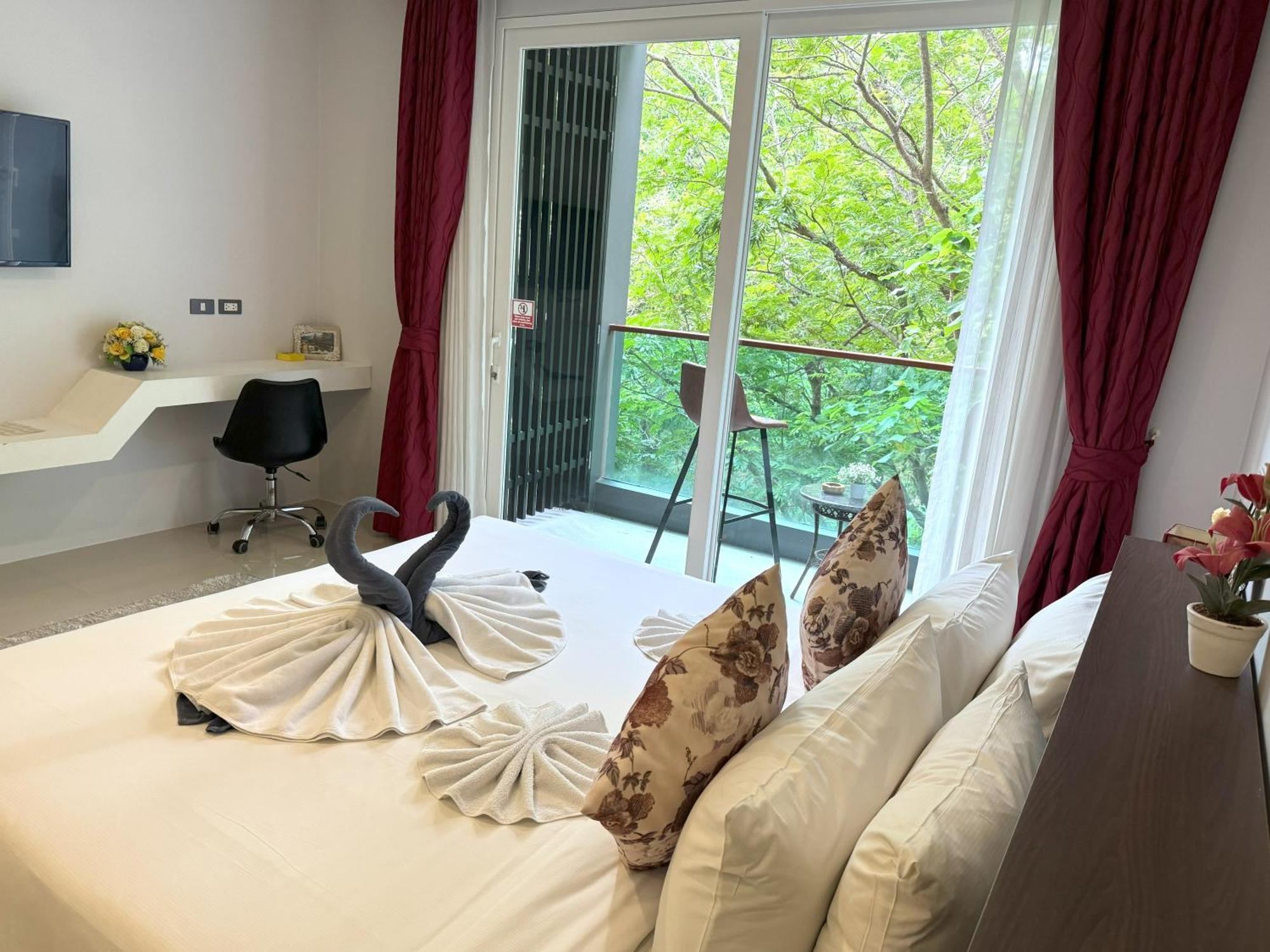 Private Apartment At Emerald Terrace Patong Екстер'єр фото